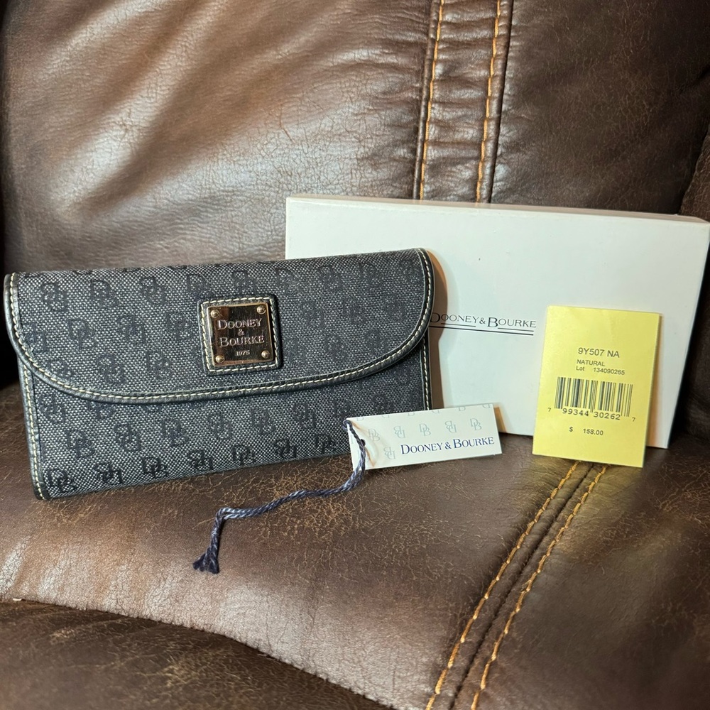 Dooney & Bourke NWT Wallet